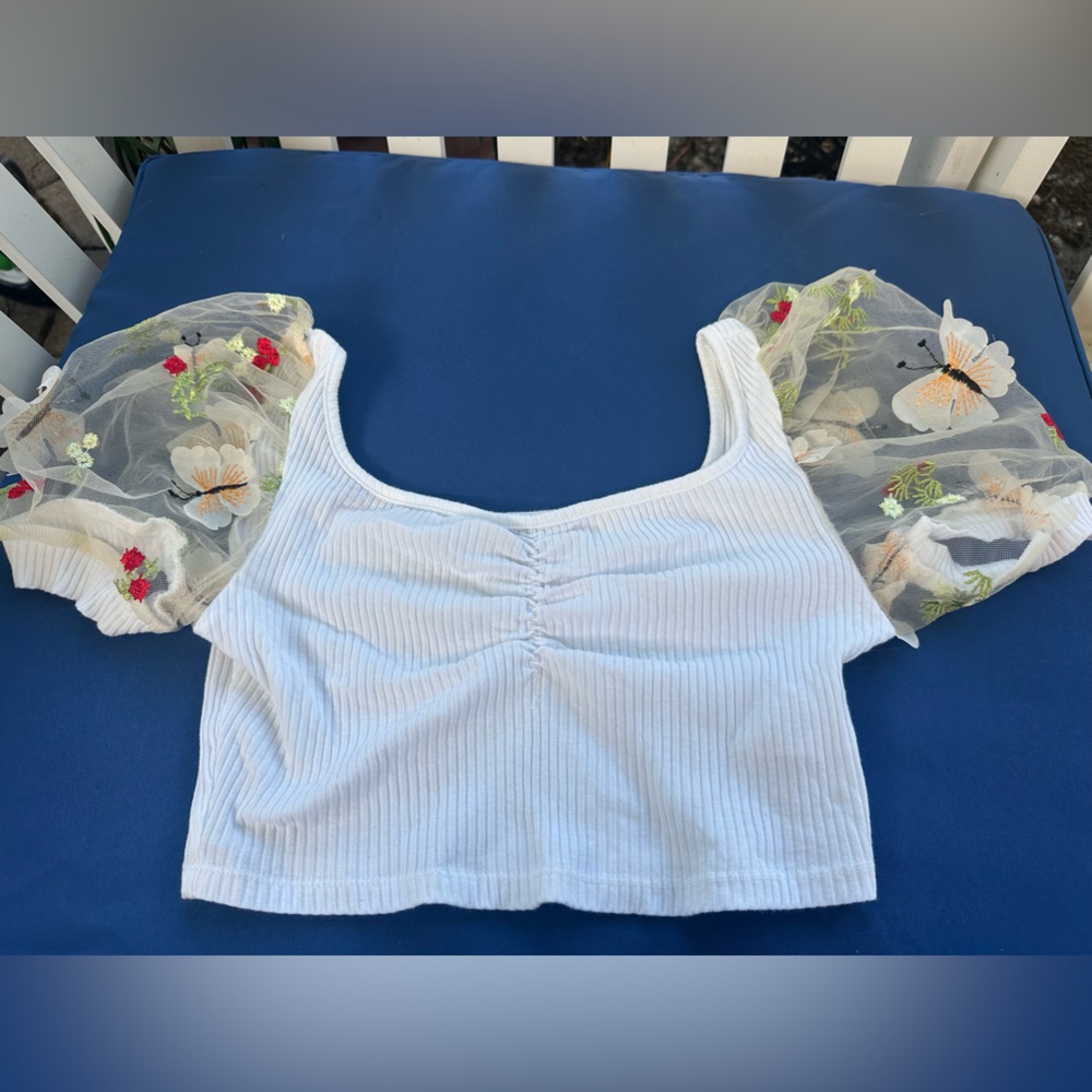 SHEIN White Top with Floral Puff Sleeves Size 4